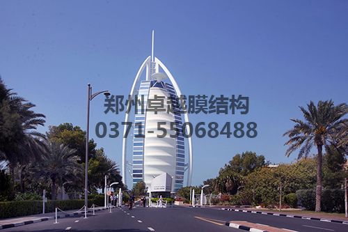 帆船酒店應用了大面積的膜結(jié)構