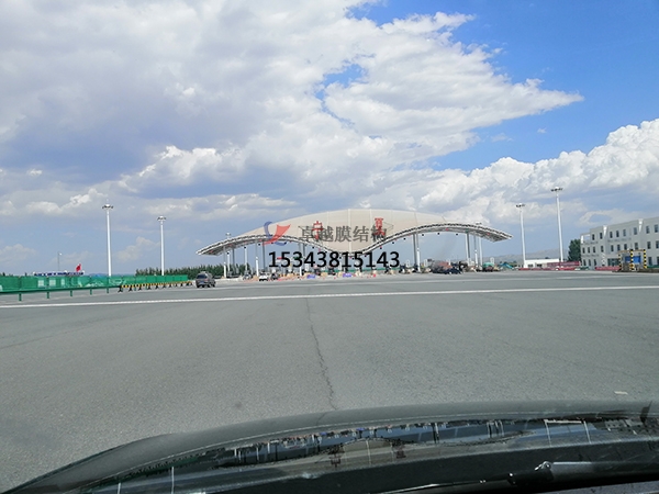 惠州高速收費(fèi)站雨棚【專(zhuān)業(yè)廠(chǎng)家】景觀(guān)遮陽(yáng)棚/服務(wù)區(qū)膜結(jié)構(gòu)充電站設(shè)計(jì)公司