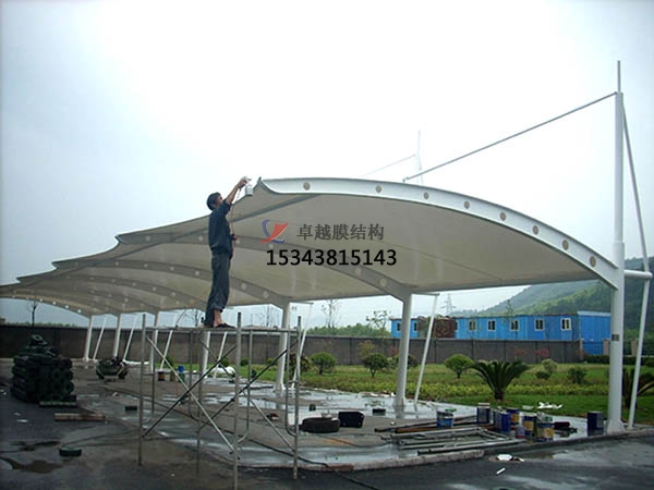 舞鋼<font color='red'>膜結(jié)構(gòu)停車棚</font>【設(shè)計生產(chǎn)銷售】