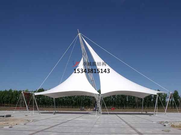 張家口商業(yè)廣場(chǎng)張拉膜結(jié)構(gòu)景觀(guān)棚